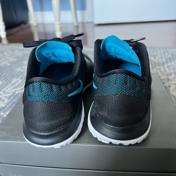 Women’s size 7 Nike fit sole running shoes - Picture 4 of 5